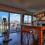 Large studio eiffel tower lacoste